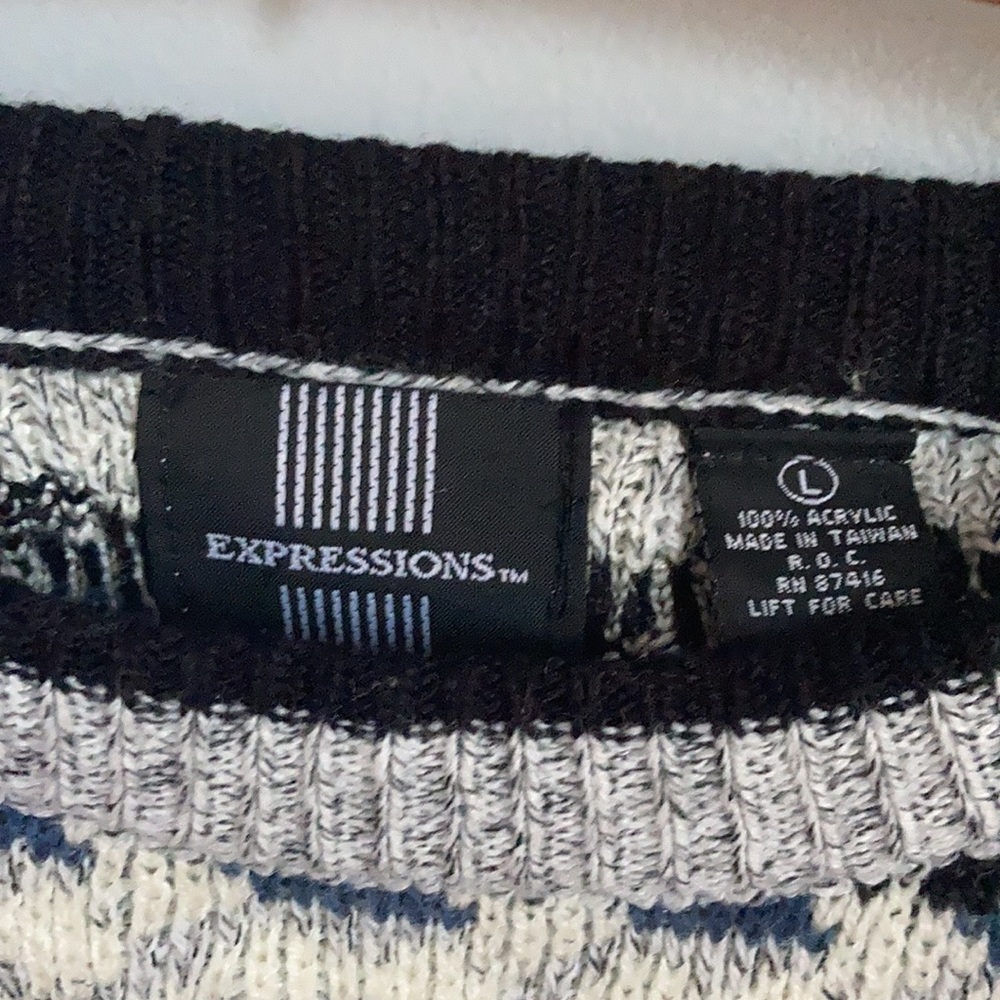 Cropped UO Sweater - Picture 5 of 5